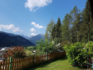 Blick Garten ins Lechtal