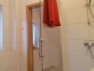 Bad mit begehbarer Dusche