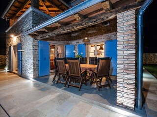 Covered terrace with sitting set