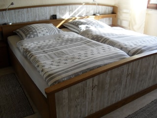 großes Schlafzimmer - 2 Betten ( 100x200)