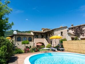 Geräumiges Ferienhaus in Cagli mit Garten - Cagli - image1