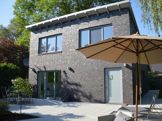 Die Südterrasse lädt zum Chillen und Erholen ein.