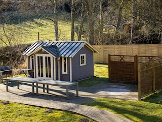 Gartenhütte mit Stromanschluß