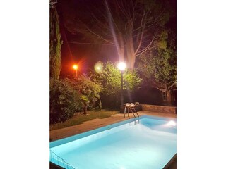 Pool bei Nacht