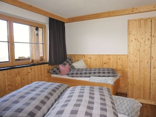 Schlafzimmer 1