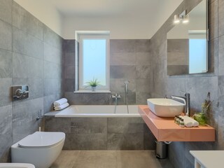 Rose ensuite bathroom