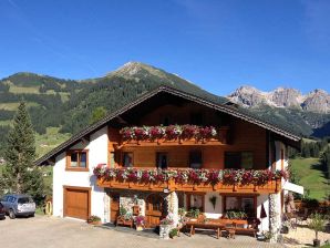 Holiday apartment Otto Fritz Guesthouse: Apartment No. 2 - Mittelberg - image1