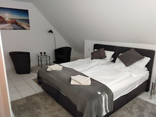 Schlafzimmer 1