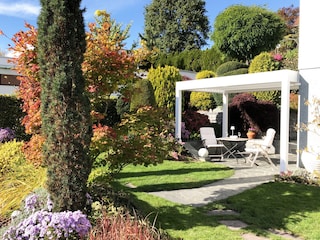 Terrasse mit bioklimatischer Pergola