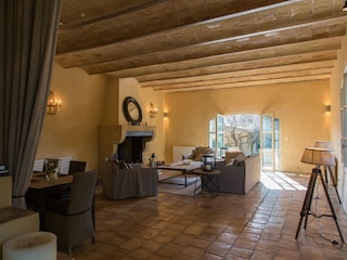 La Grange - Dining table and sofas by the fireplace
