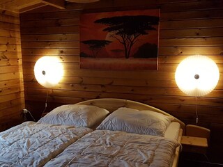 Das Doppelbett im Schlafzimmer 1,80x2,00m