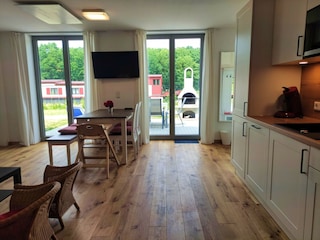direkter Zugang zur Terrasse mit Grill