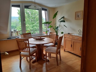 Eßzimmer mit Außenblick
