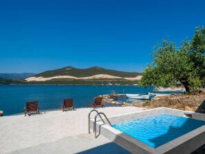 Villa Olive Mill au bord de la mer