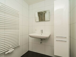 Völlig angepasstes, rollstuhlgerechtes Badezimmer