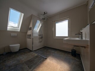 Badezimmer_Dachgeschoss