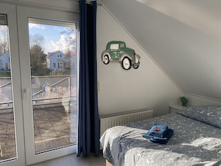 Schlafzimmer mit Zugang Dachterrasse
