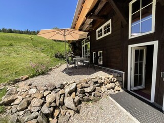 The south-facing terrace of the Doldenbühl holiday apartment