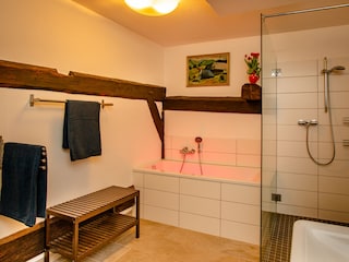 The daylight bathroom on the 1st floor