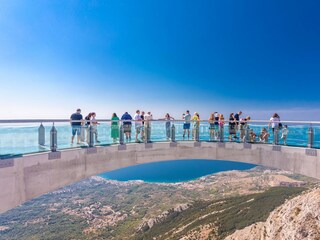 Horseshoe-shaped lookout outside the cliff - Skywalk