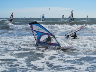 Surfen am Strand von Imperia