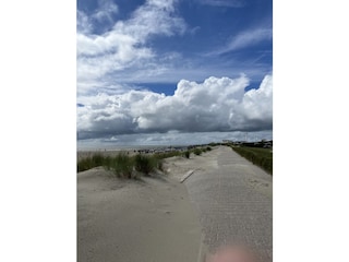 Sommer, Wolken, Sand und Meer