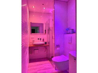 Badezimmer mit tollen "Lichteffekten"
