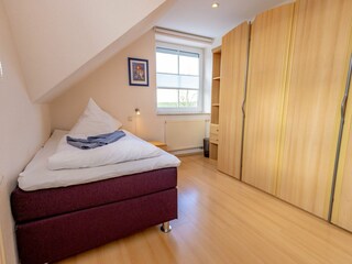 Schlafzimmer 2 mit zwei kuscheligen Einzelbetten im 1. OG