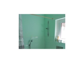 Eines von 2 Bädern en suite