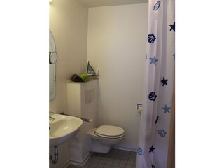 Bad mit Dusche & WC im Obergeschoss